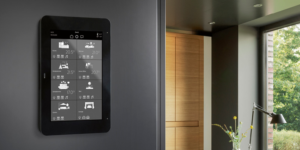 JUNG Smart Panel 8 bei Georg Wagner GmbH & Co. in Lohr/Main